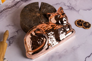 Copper cake mold, cat baking mold, copper kitchen decor, handcrafted bakeware, cat-shaped mold, copper kitchen wall art, decorative copper mold, unique baking mold, food-safe copper mold, copper kitchen accessories